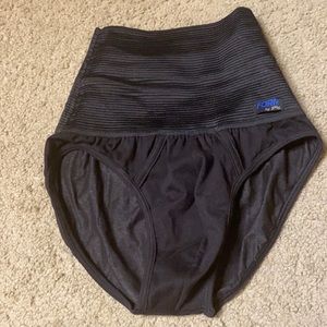 2xist Shape Form underwear.